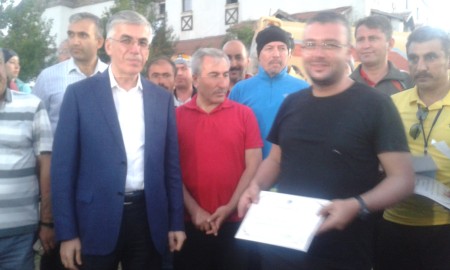 Aksaray Valisinden Kocaeli Biliim'e plaket Yalova Web